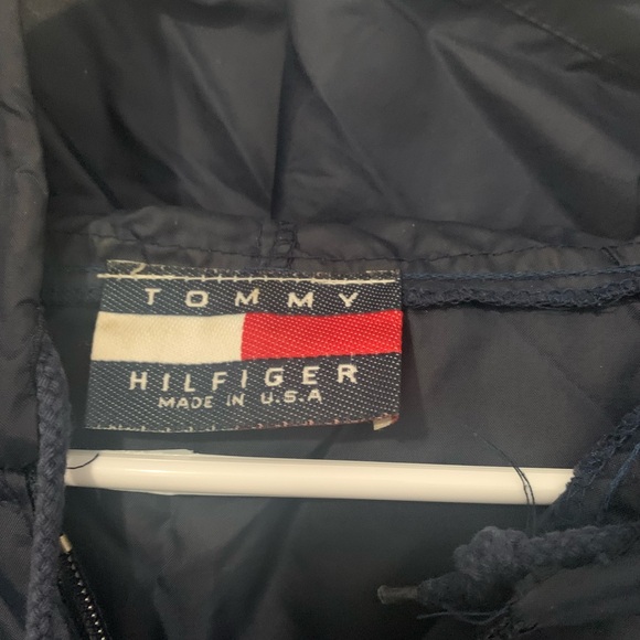 vintage Tommy Hilfiger windbreaker with embroidered lion logo - Picture 4 of 5